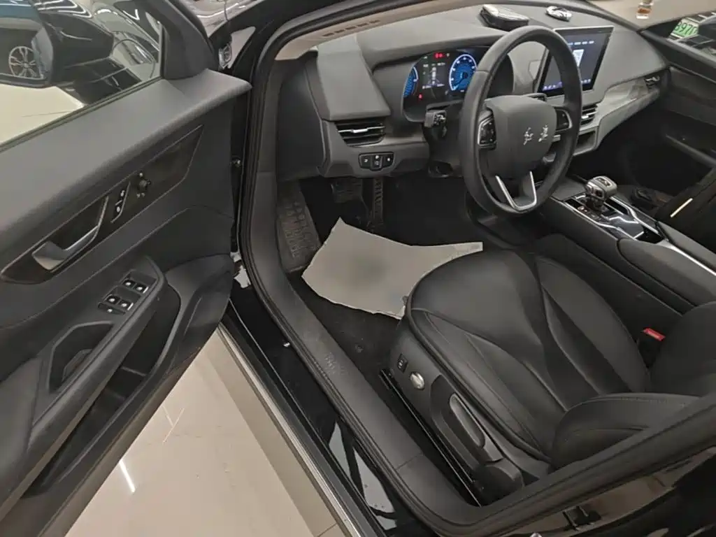 Hongqi E-QM5 2024 — фото 16