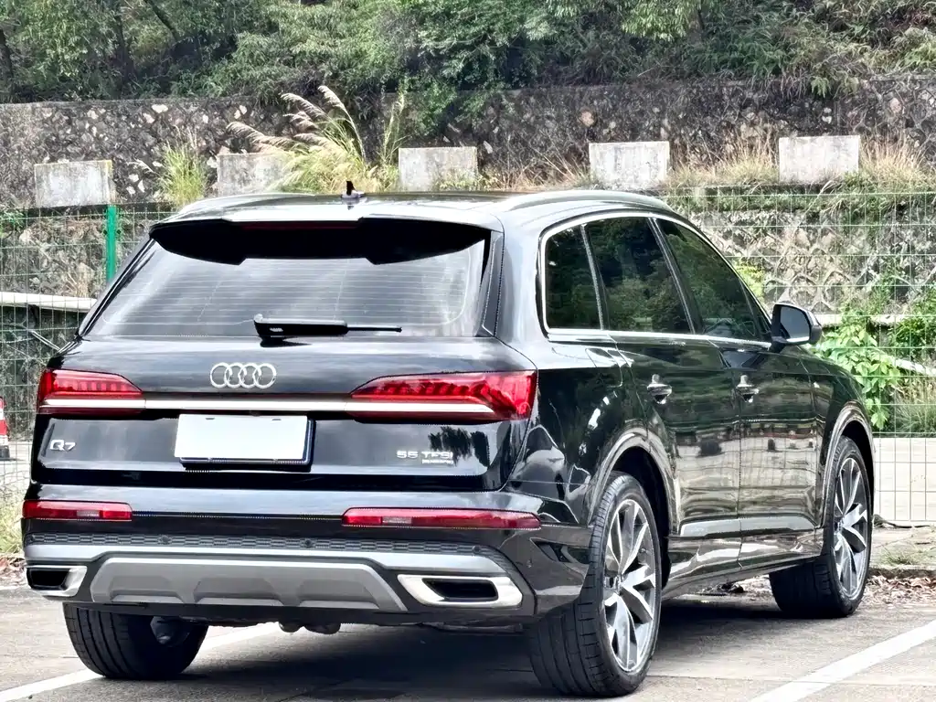 Audi Q7 2023 — фото 25