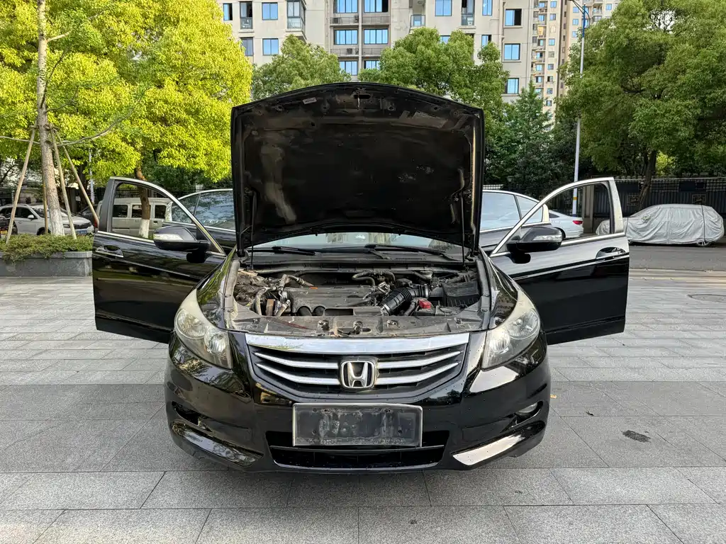 Honda Accord 2012 — фото 16