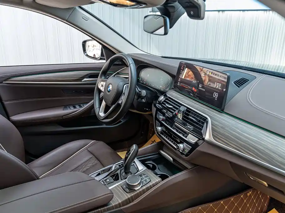 BMW 5 Series 2023 — фото 14