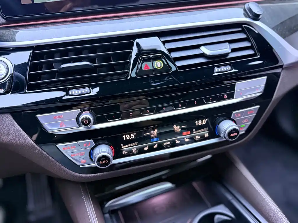 BMW 5 Series 2022 — фото 12