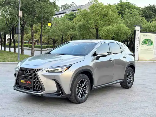 Lexus NX 2025