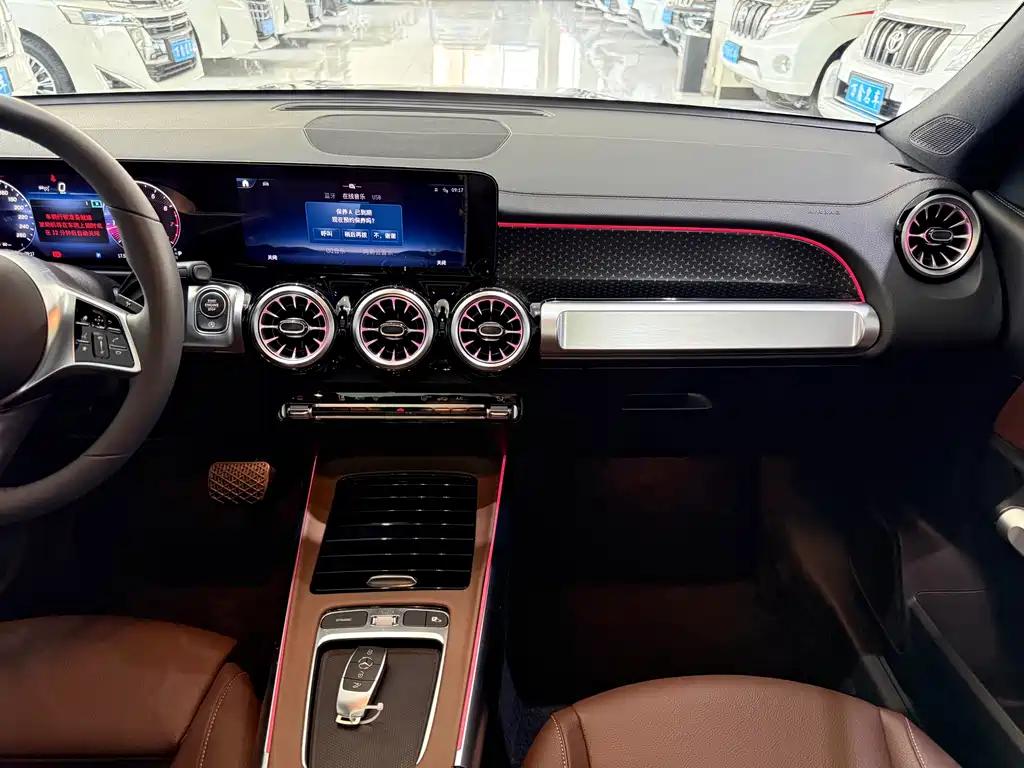 Mercedes-Benz GLB 2025 — фото 14