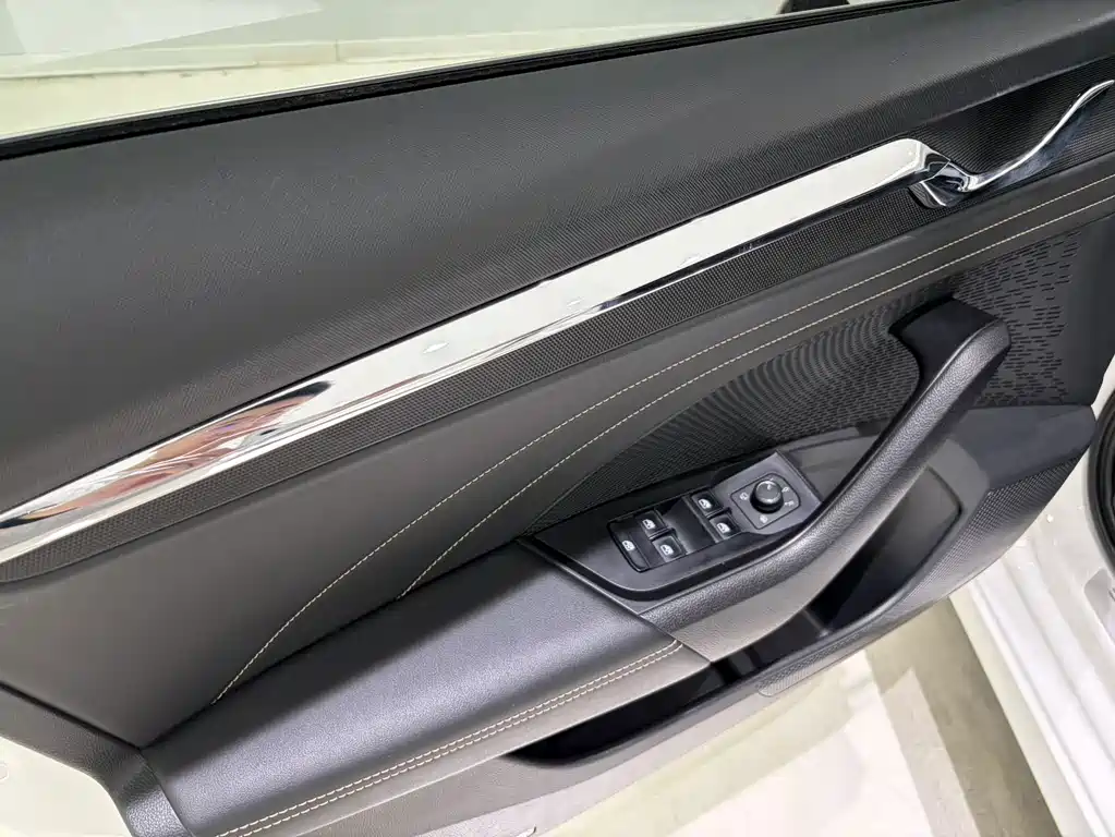 Skoda Octavia 2023 — фото 18