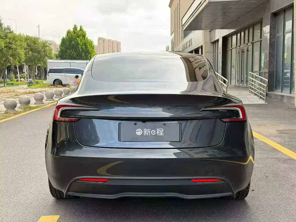 Tesla Model 3 2025 — фото 5