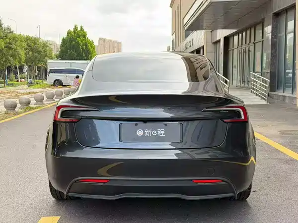 Tesla Model 3 2025