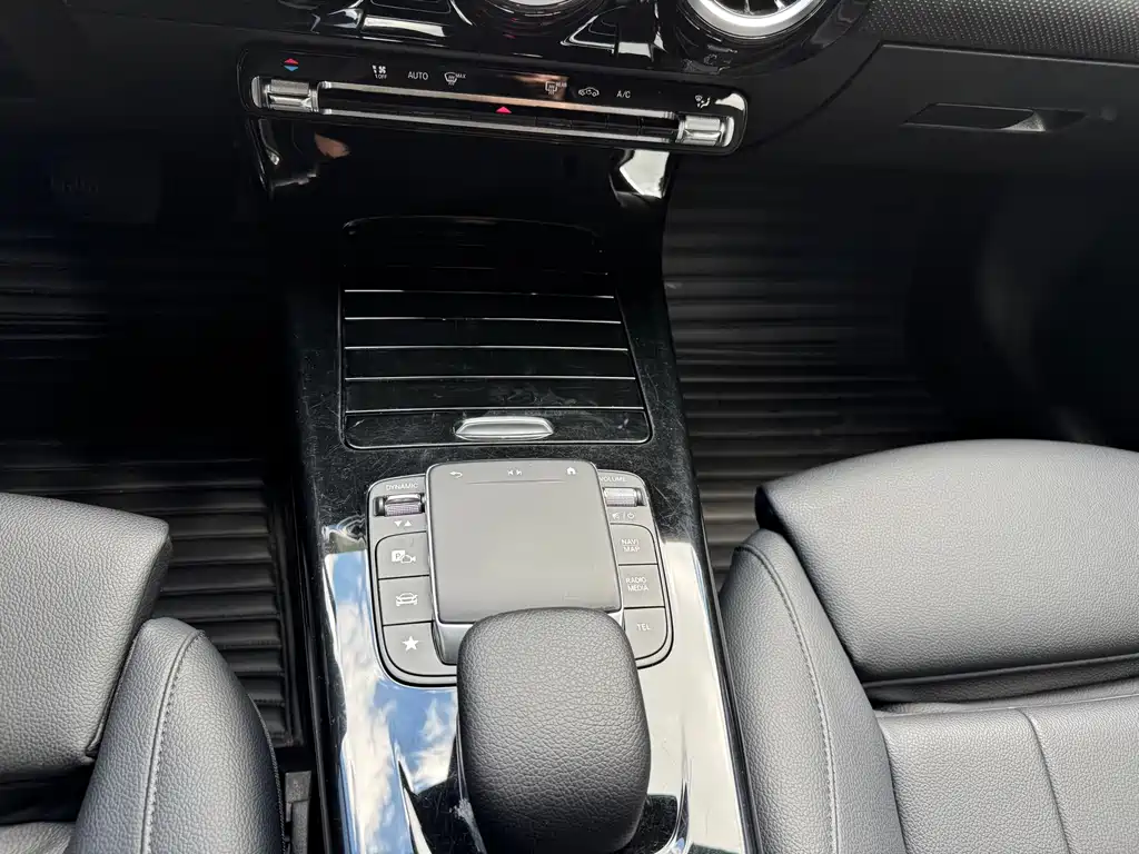 Mercedes-Benz A-Class 2020 — фото 17