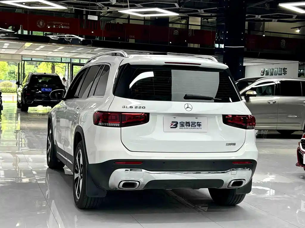Mercedes-Benz GLB 2023 — фото 11