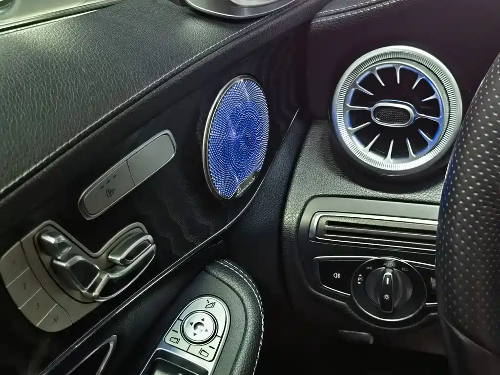 Mercedes-Benz C-Class 2019 — фото 17