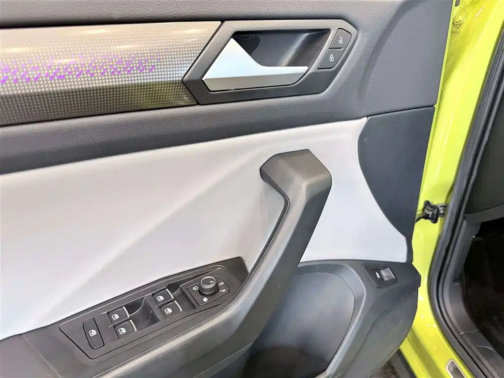 Volkswagen T-Roc 2023 — фото 14