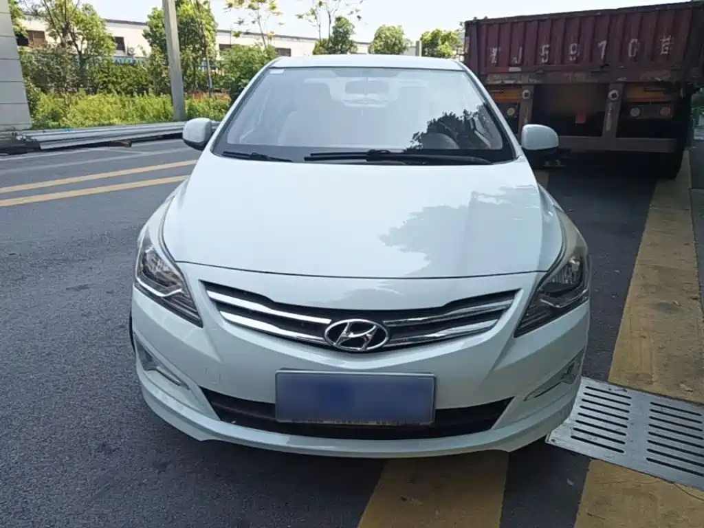 Hyundai Accent 2015 — фото 3