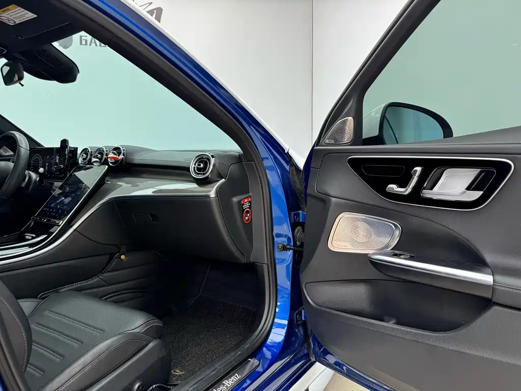 Mercedes-Benz C-Class 2023 — фото 14