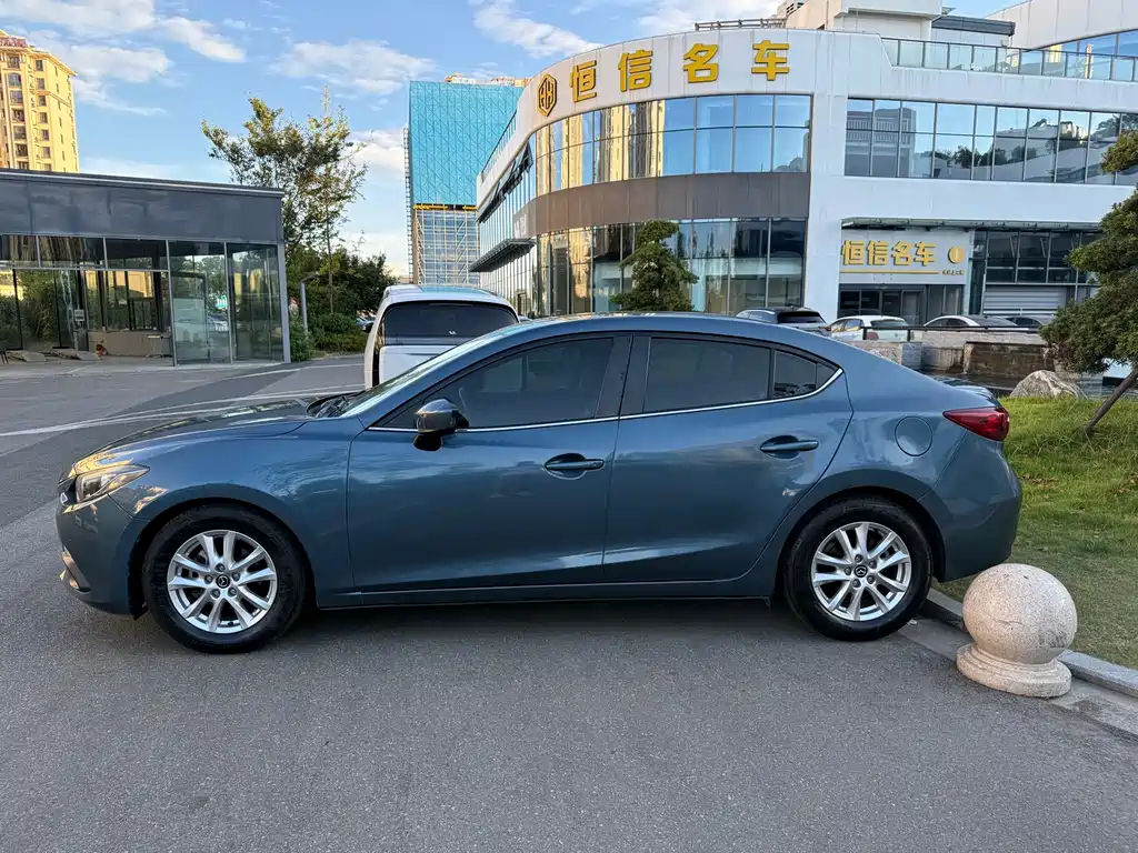 Mazda 3 Axela 2015