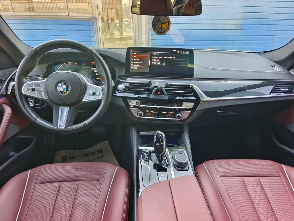 BMW 5 Series 2023 — фото 11