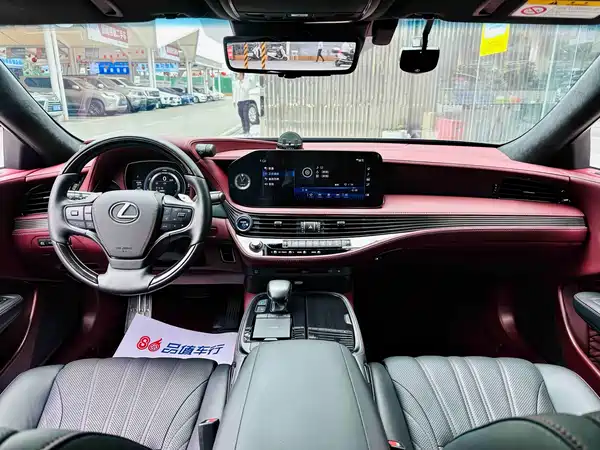 Lexus LS 2021