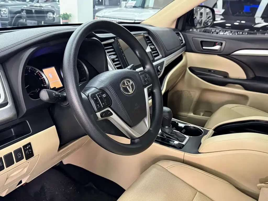Toyota Highlander 2021 — фото 11