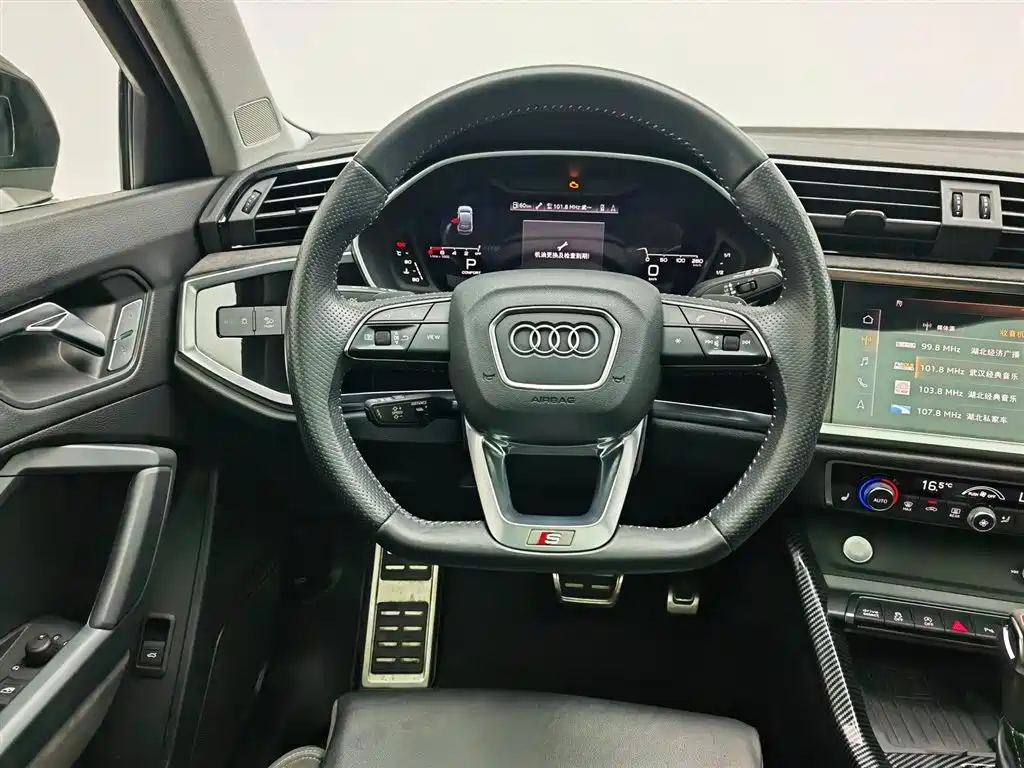 Audi Q3 Sportback 2021 — фото 11