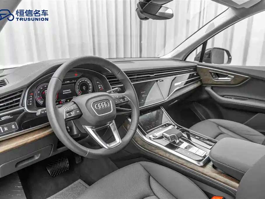 Audi Q7 2023 — фото 12