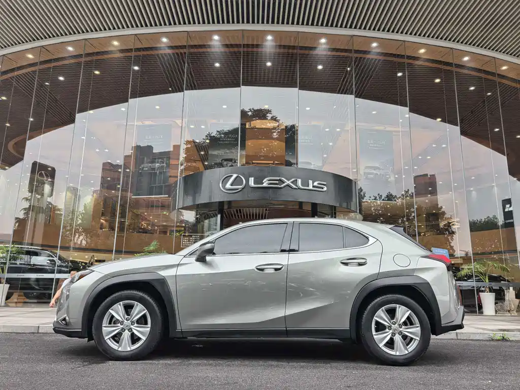 Lexus UX 2021 — фото 3