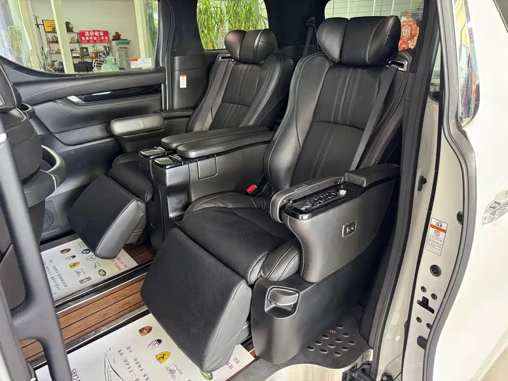 Toyota Alphard 2019 — фото 11
