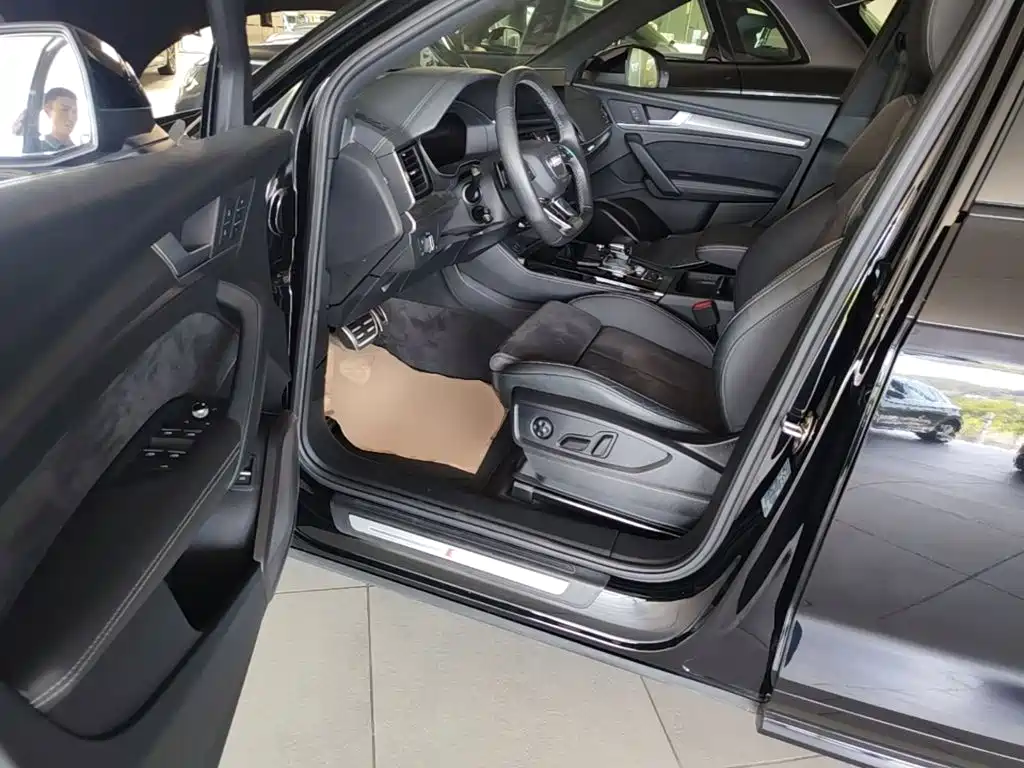 Audi Q5L Sportback 2023 — фото 23