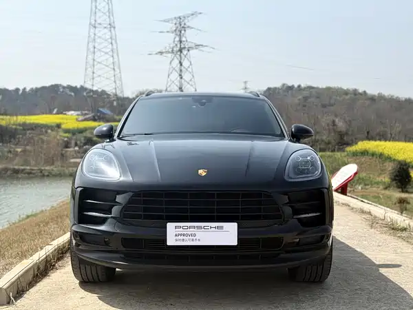 Porsche Macan 2021