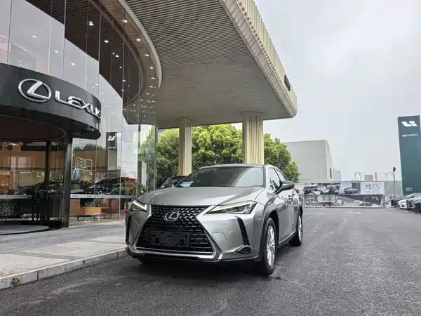 Lexus UX 2021