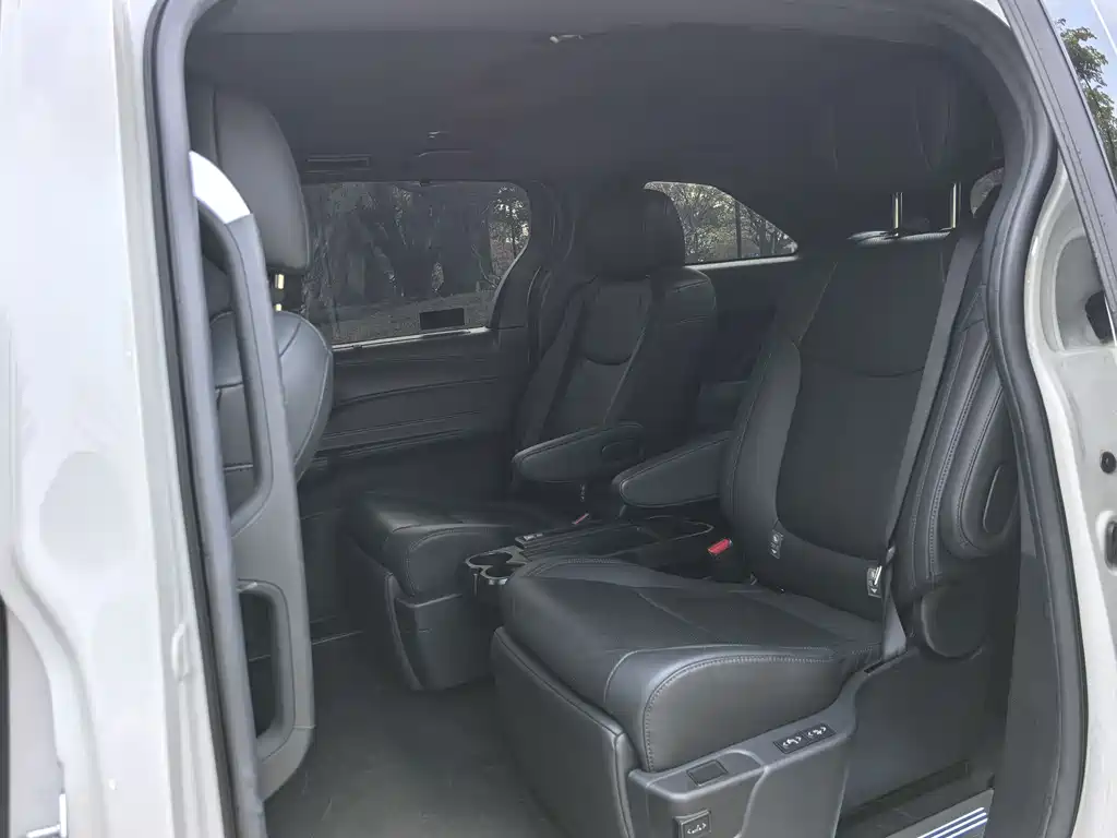 Toyota Sienna 2024 — фото 13