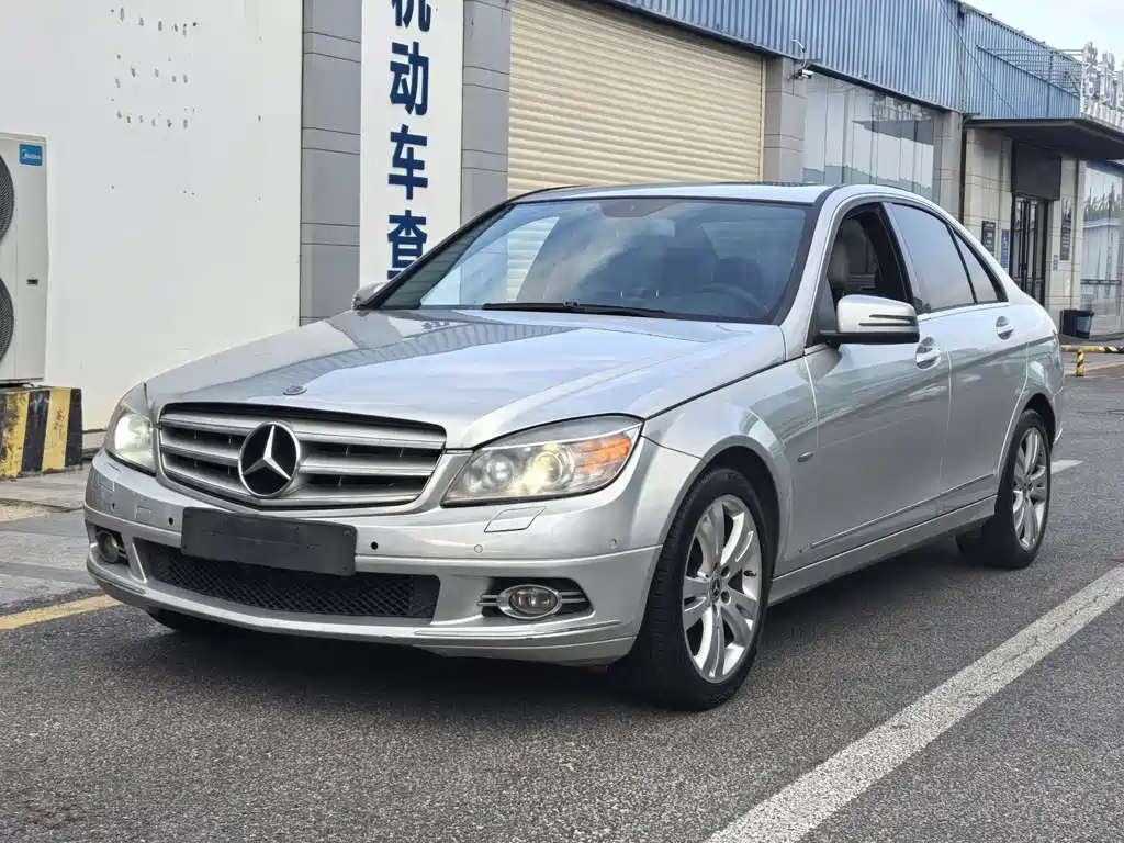 Mercedes-Benz C-Class 2010 — фото 1