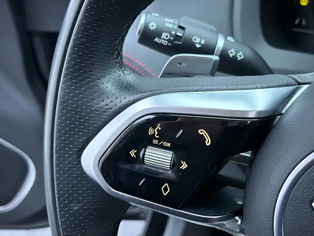 Jaguar XEL 2023 — фото 23