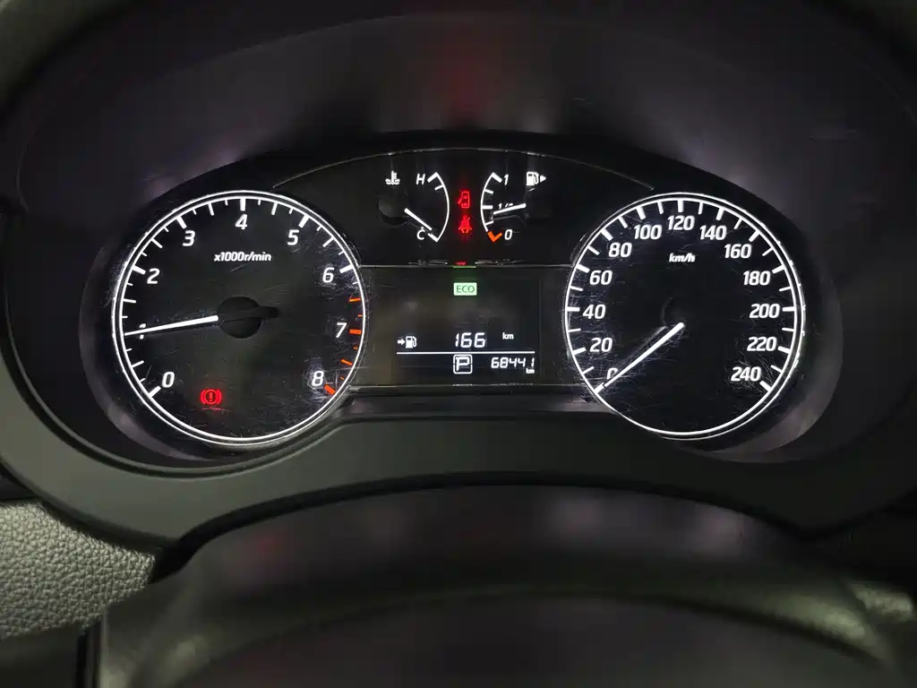 Nissan Tiida 2017 — фото 12