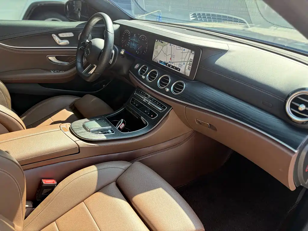 Mercedes-Benz E-Class 2022 — фото 20