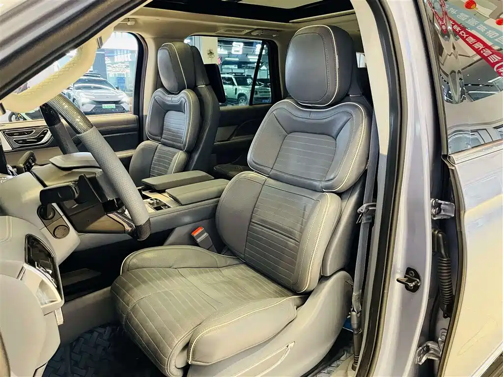 Lincoln Navigator 2019 — фото 10