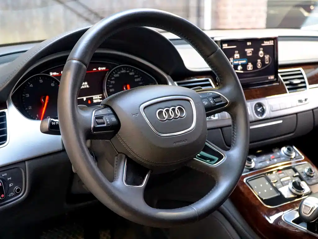 Audi A8 2013 — фото 19