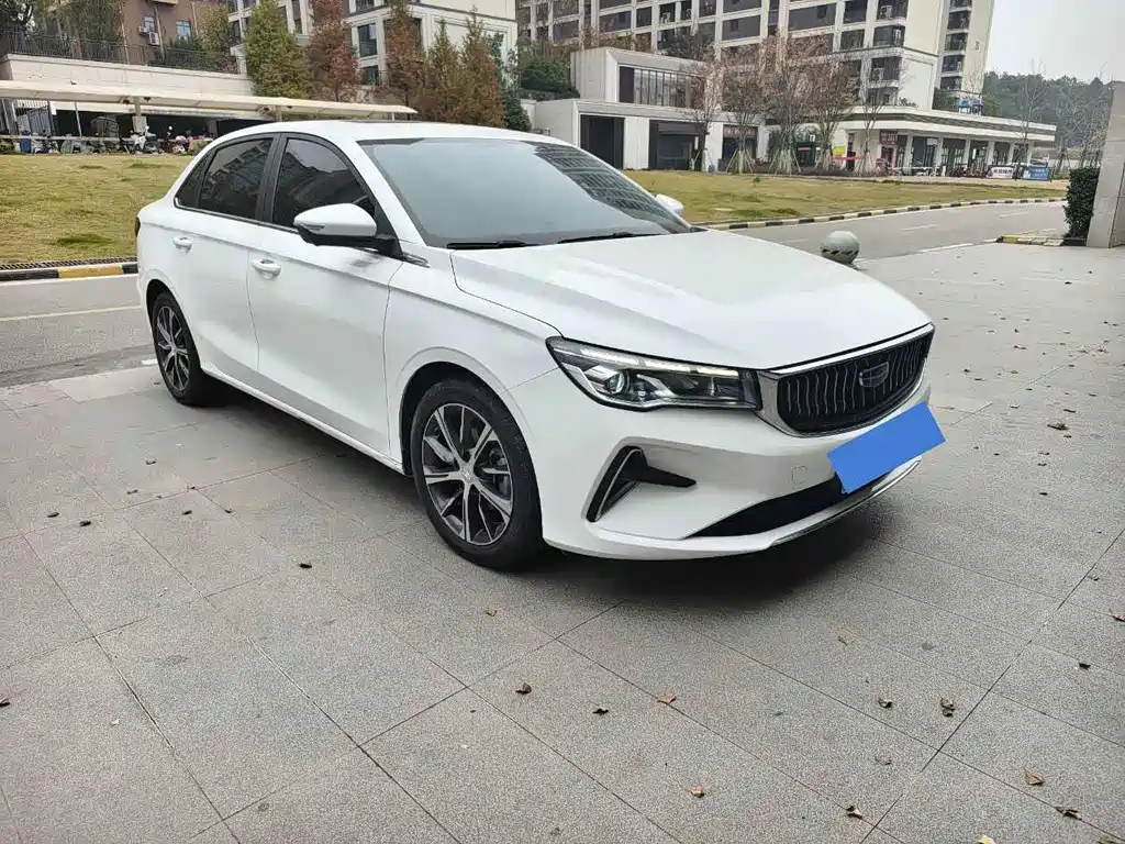 Geely Emgrand 2022