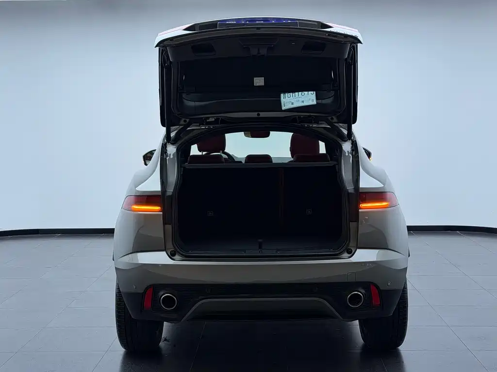 Jaguar E-PACE 2023 — фото 25