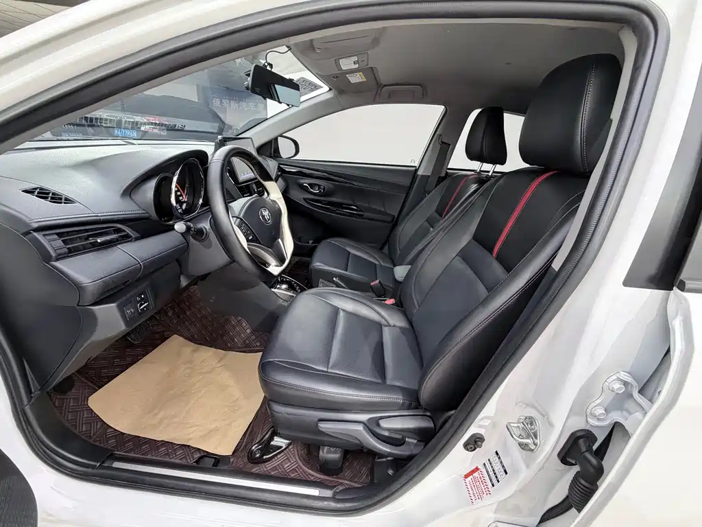 Toyota Yaris L 2022