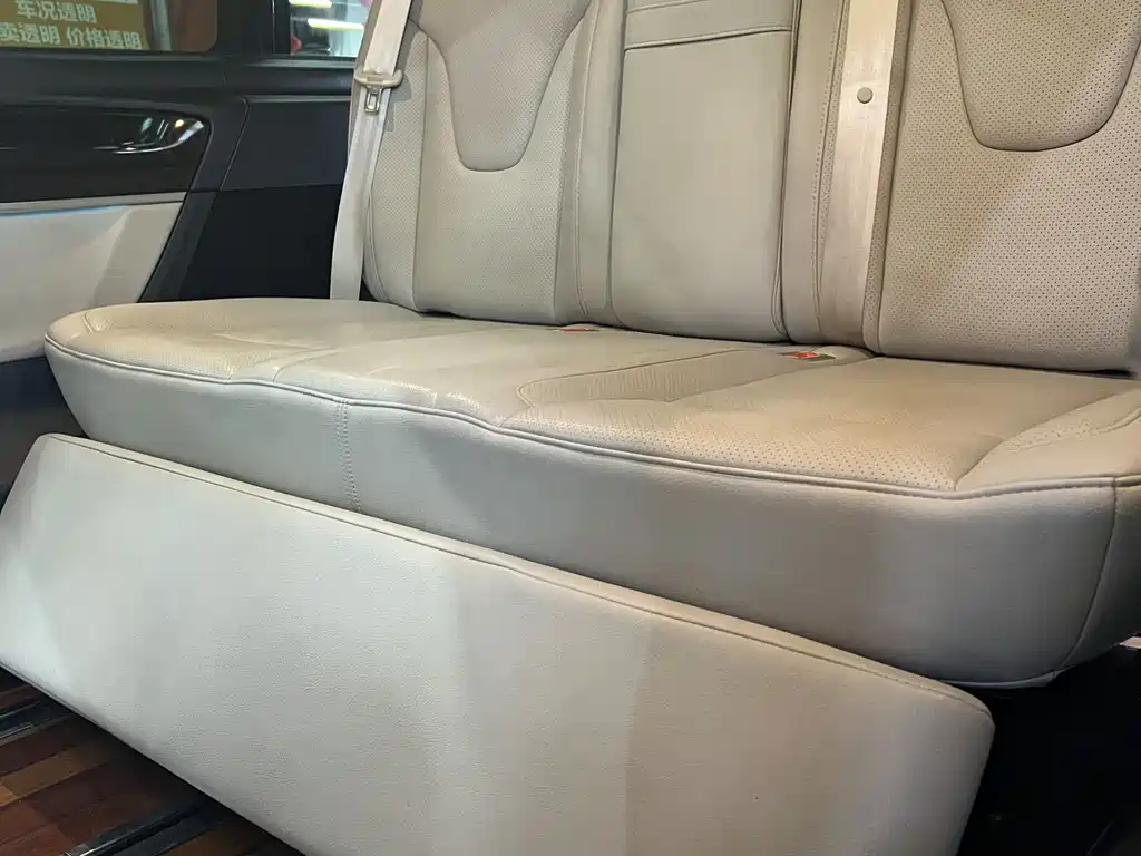 Mercedes-Benz V-Class 2019 — фото 13