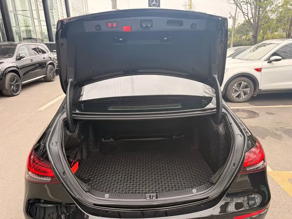 Mercedes-Benz E-Class 2023 — фото 20