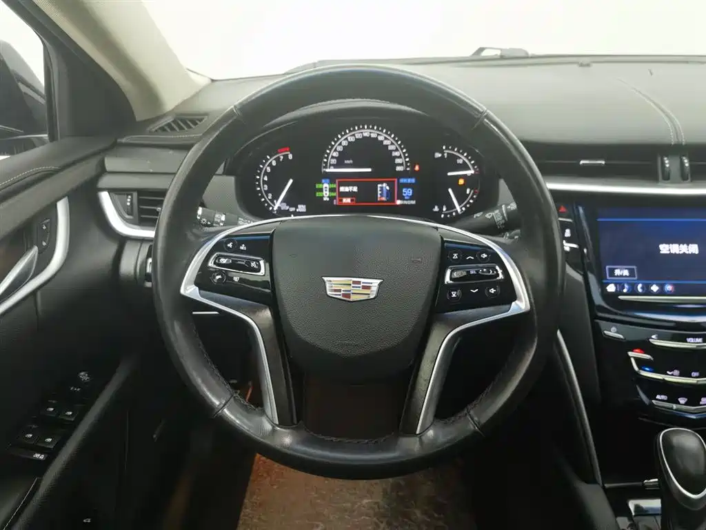Cadillac XTS 2018 — фото 11