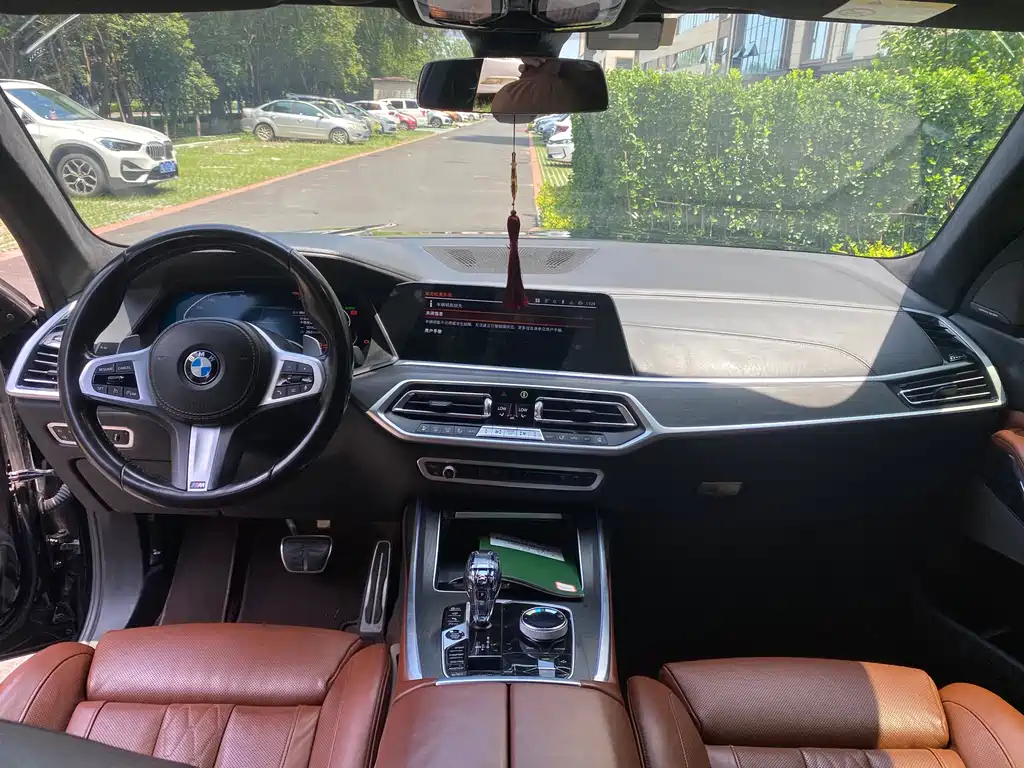 BMW X7 2021 — фото 18