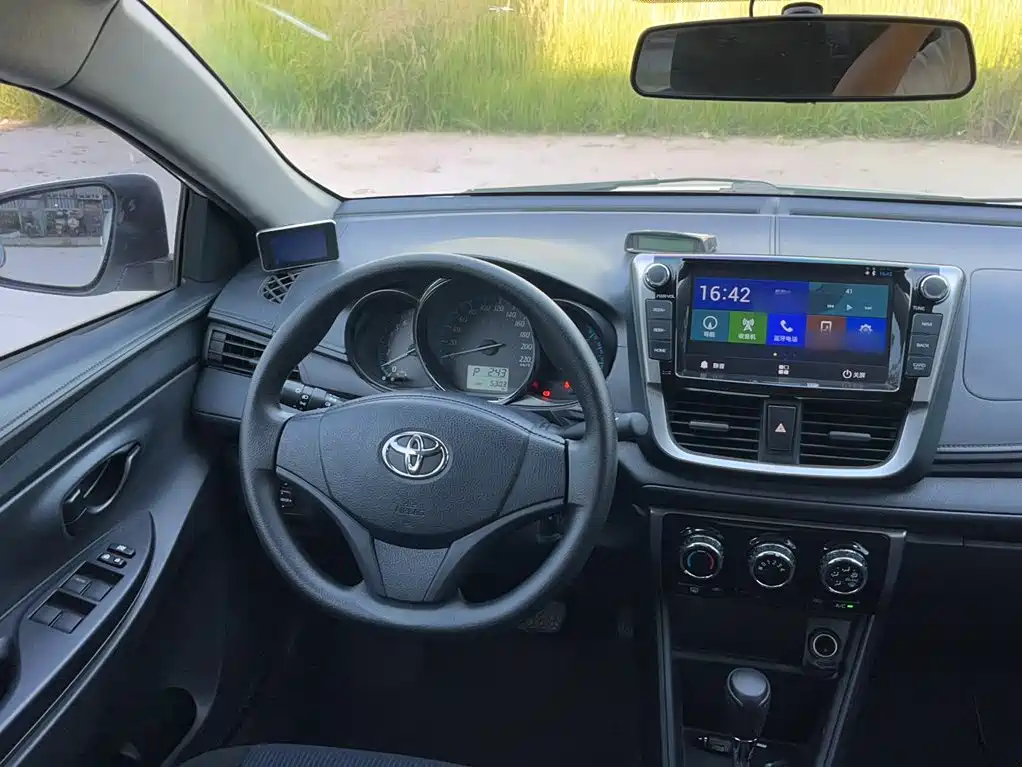 Toyota Yaris L 2017
