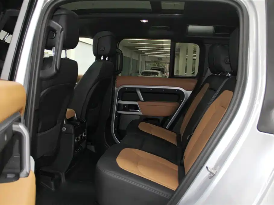 Land Rover Defender 2025 — фото 8