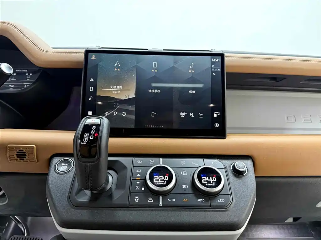 Land Rover Defender 2025 — фото 17