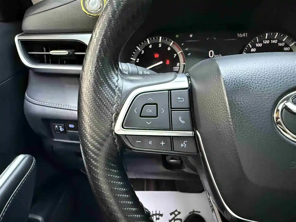 Toyota Highlander 2023 — фото 10