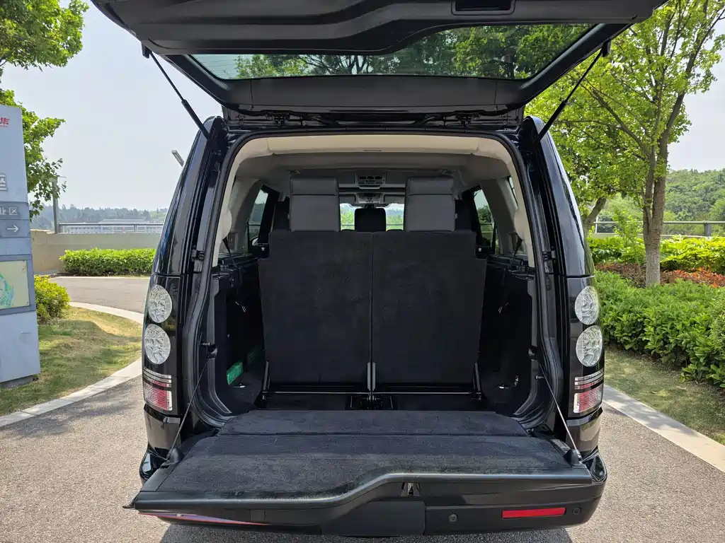 Land Rover Discovery 2016 — фото 14