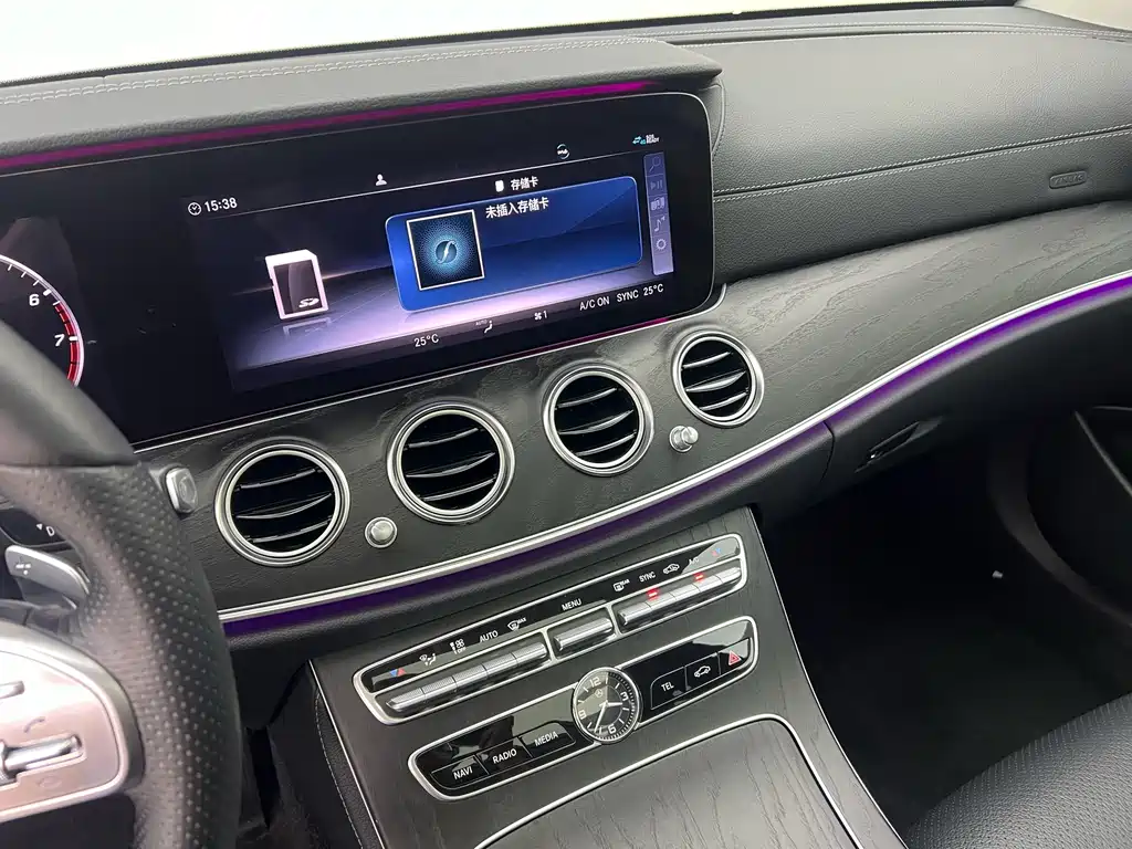 Mercedes-Benz E-Class 2019 — фото 16