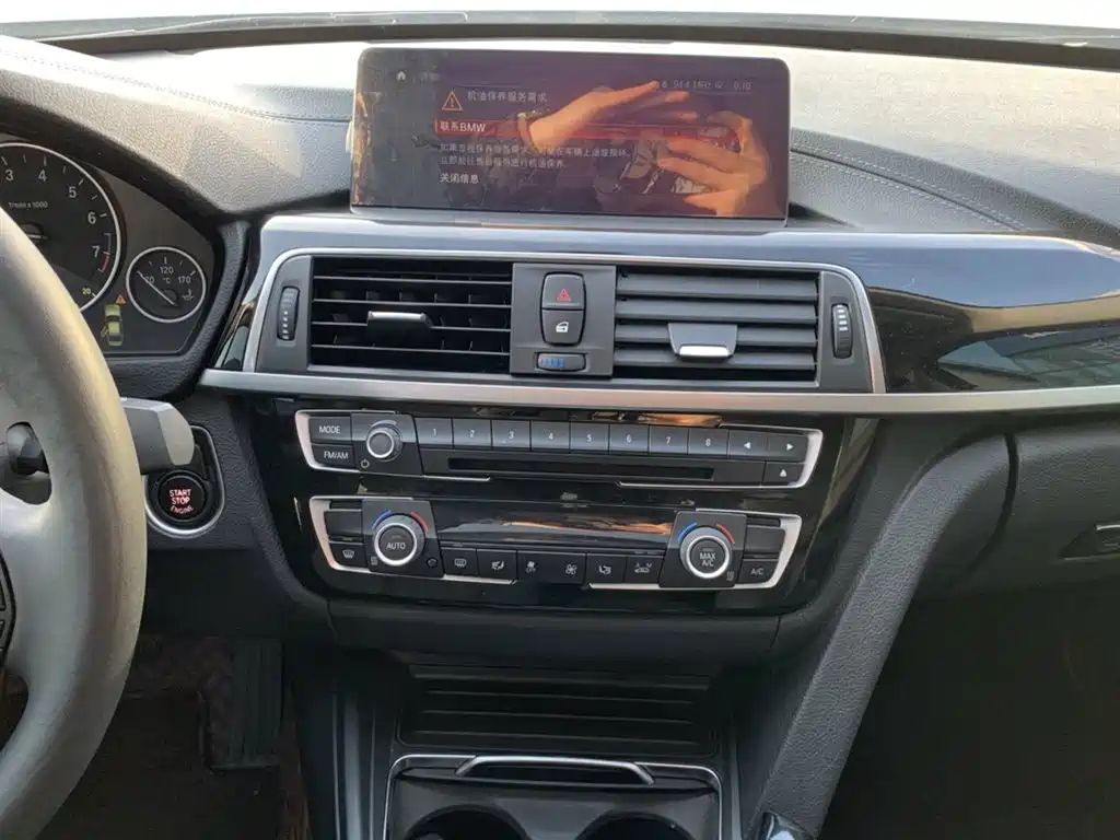 BMW 3 Series 2019 — фото 12