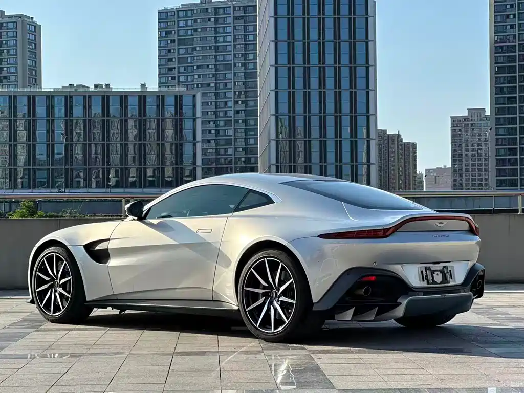 Aston Martin V8 Vantage 2018 — фото 6