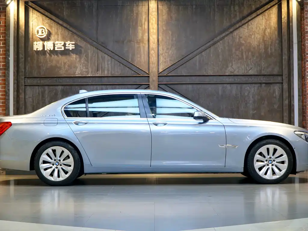 BMW 7 Series 2012 — фото 23